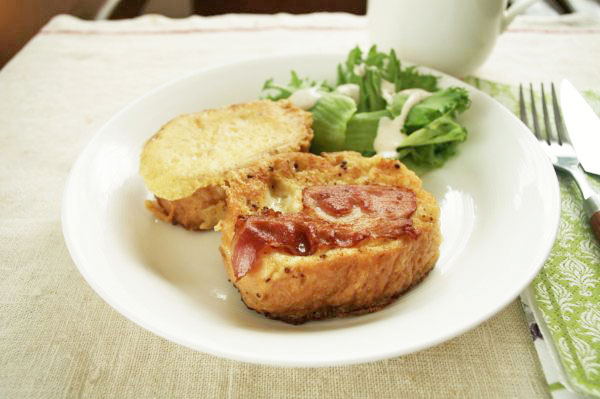 10分でこんがり♪ベーコン＆チーズの「甘くない」フレンチトースト