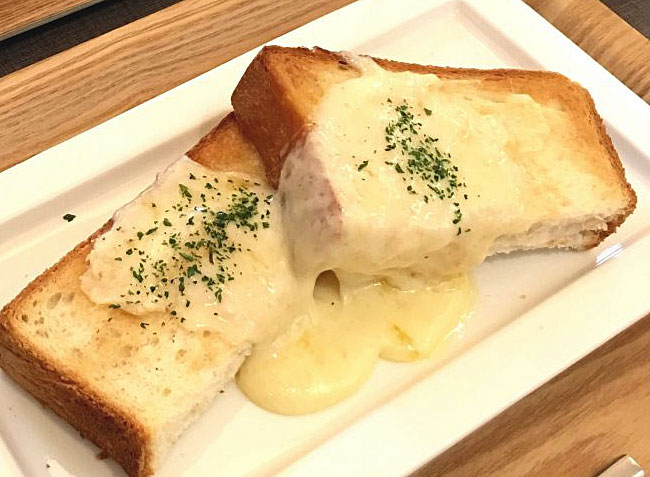 「箱根ベーカリー」の濃厚とろけるチーズトーストが絶品！