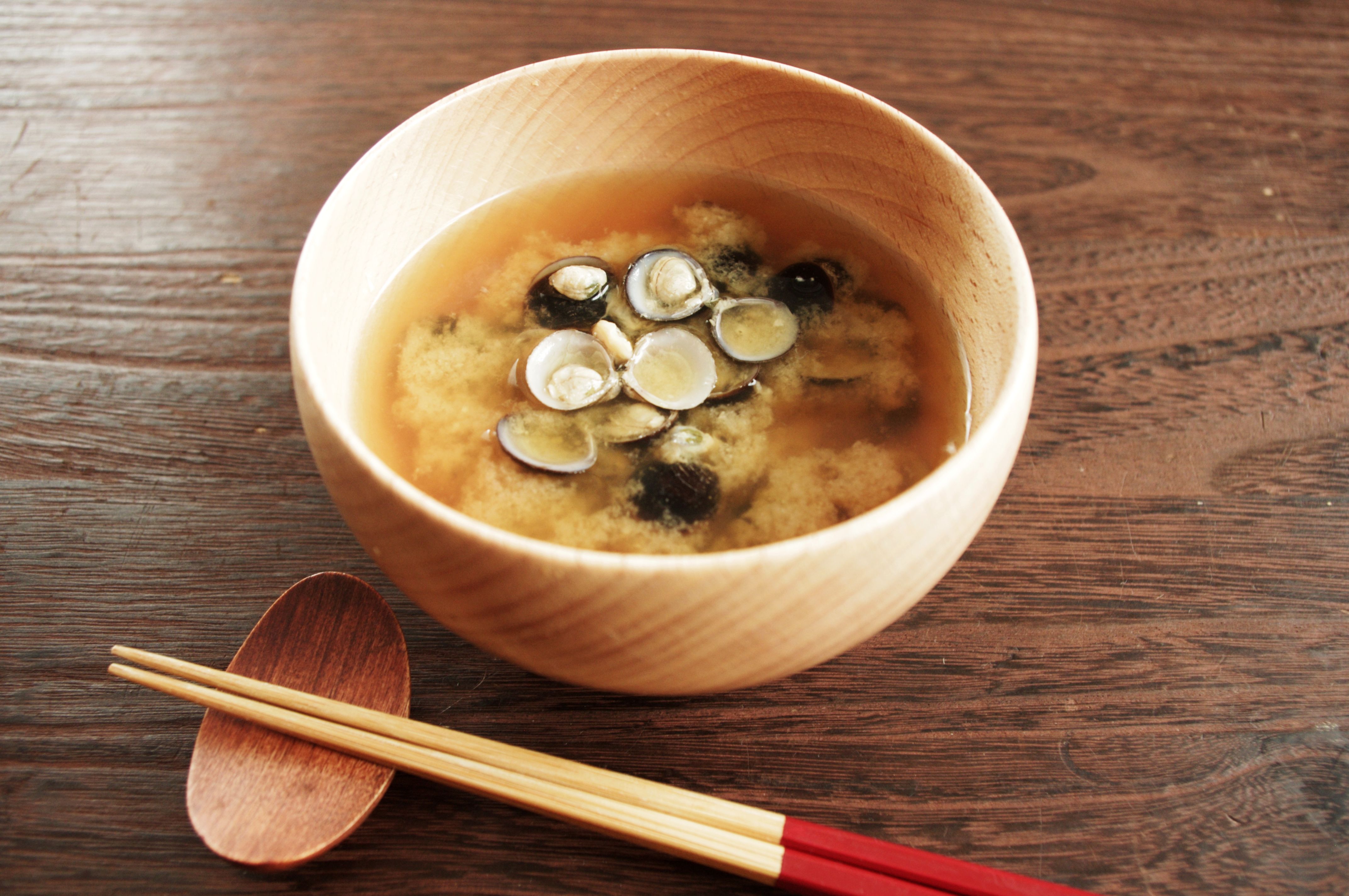 ダシ不要！水から煮て10分以内で完成「しじみのみそ汁」