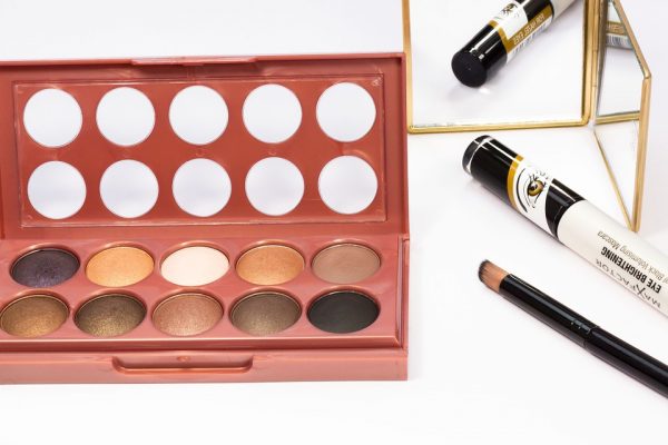 eye-shadow-754043_960_720