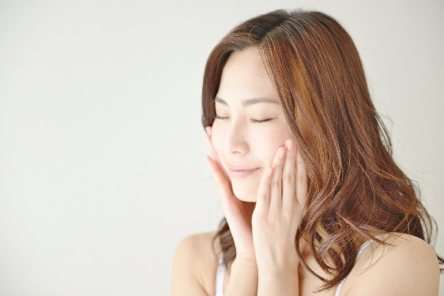 秋の肌トラブルは乾燥から！6つの美肌習慣で潤いをキープしよう