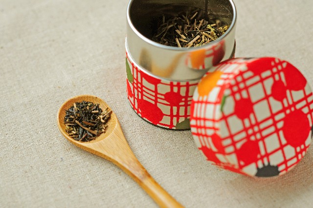 冷蔵庫に入れるだけじゃダメ?日本茶を保存する時の注意点