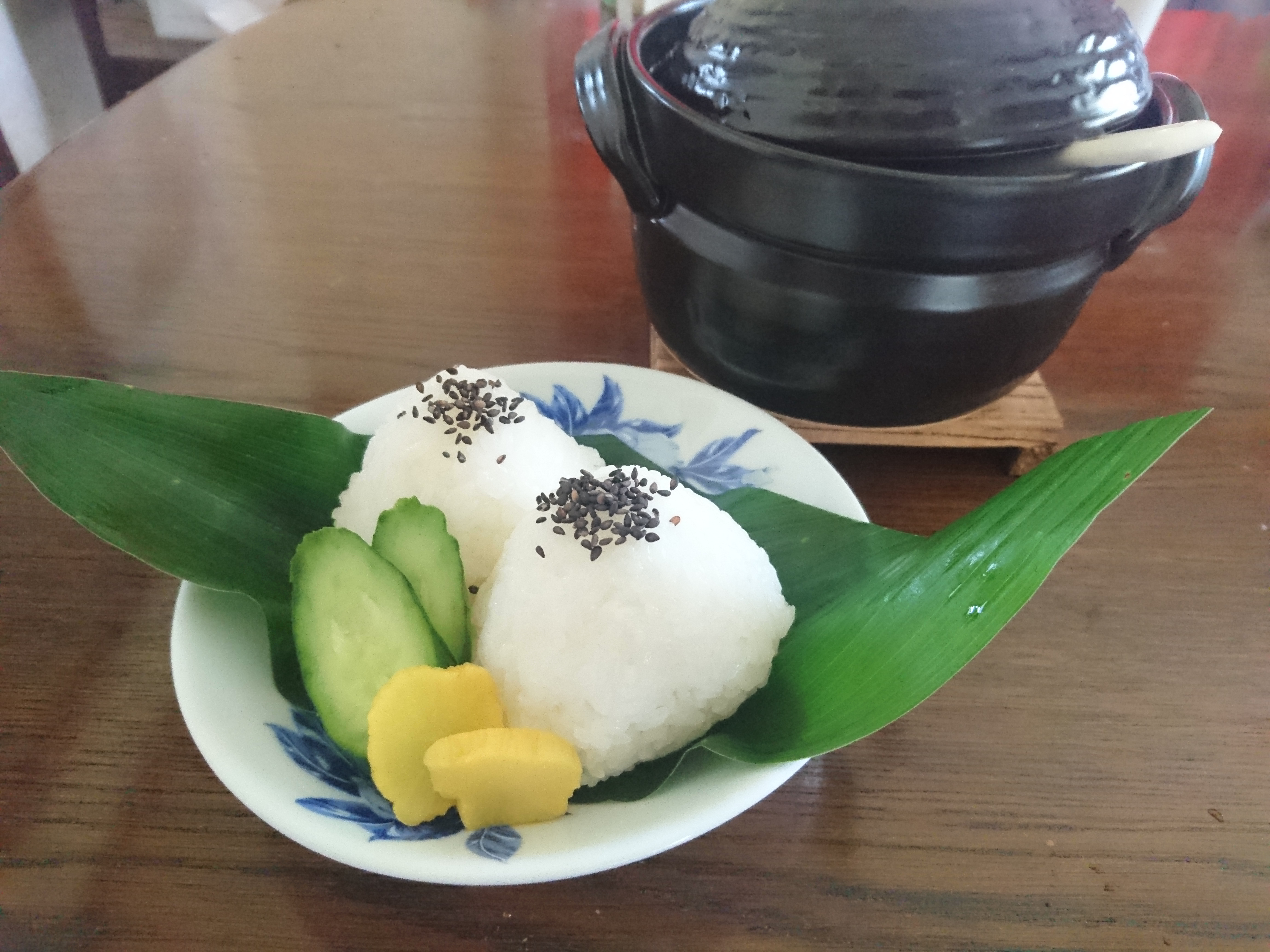 ”お茶碗をふる”のがコツ！？新米で作りたい基本の「塩むすび」