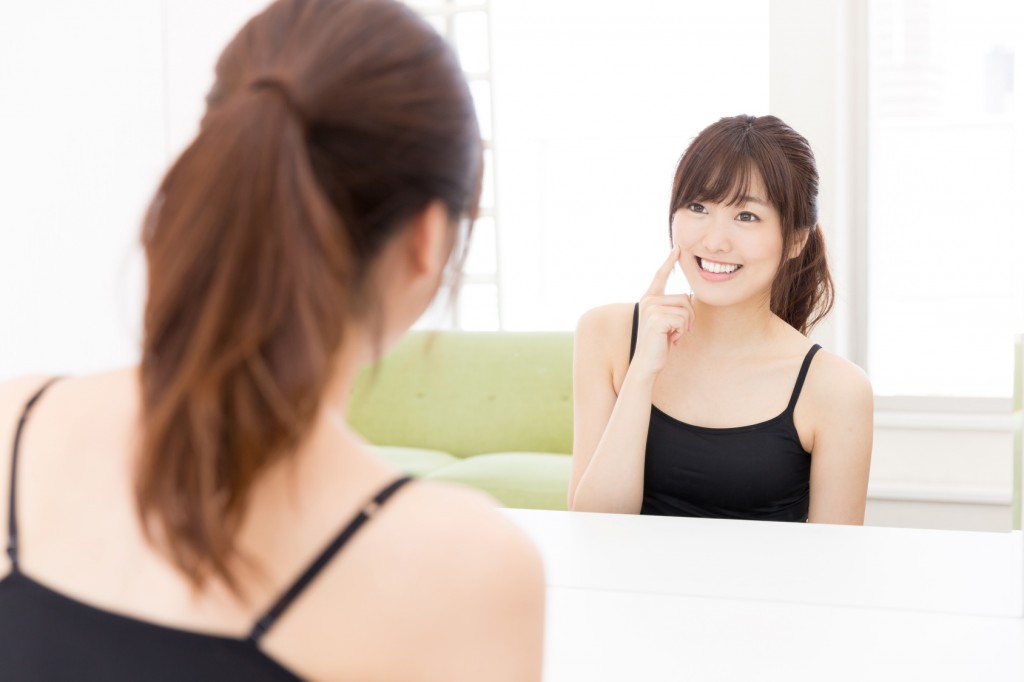 ドキッ！外国人がよく使う「ウィンク」の意味って？