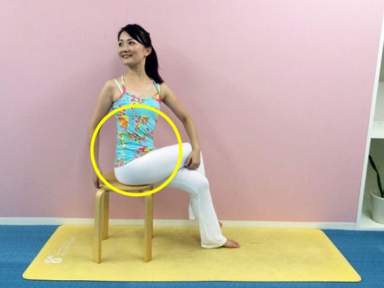 食べすぎぽっこりお腹を1週間で凹ますストレッチ♪｜呼吸とダイエット Vol.60