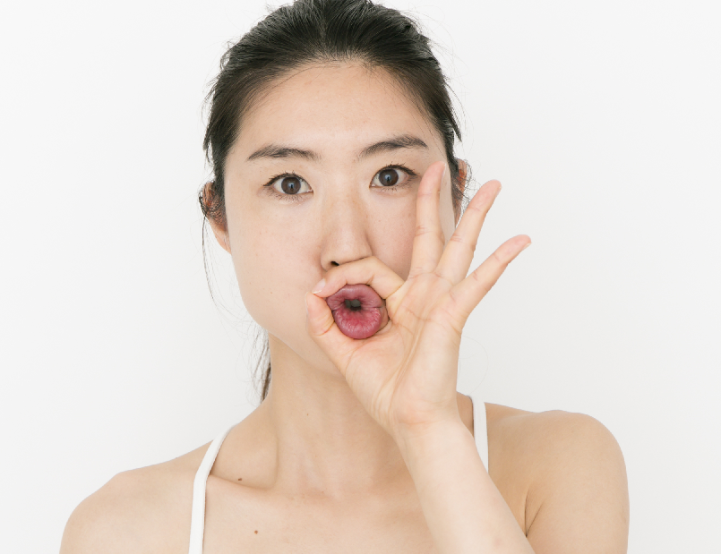 リップクリームを塗る回数が減る！？唇の乾燥に効く「チューください」ポーズ