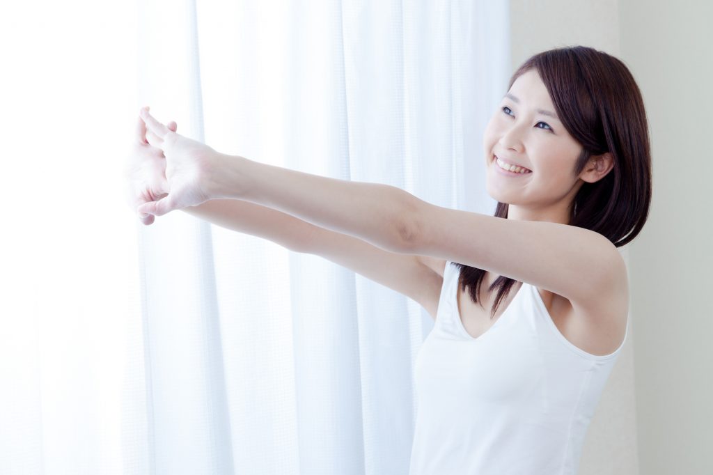 朝の女性_江口_20160803_Fotolia_100616533_Subscription_Monthly_M