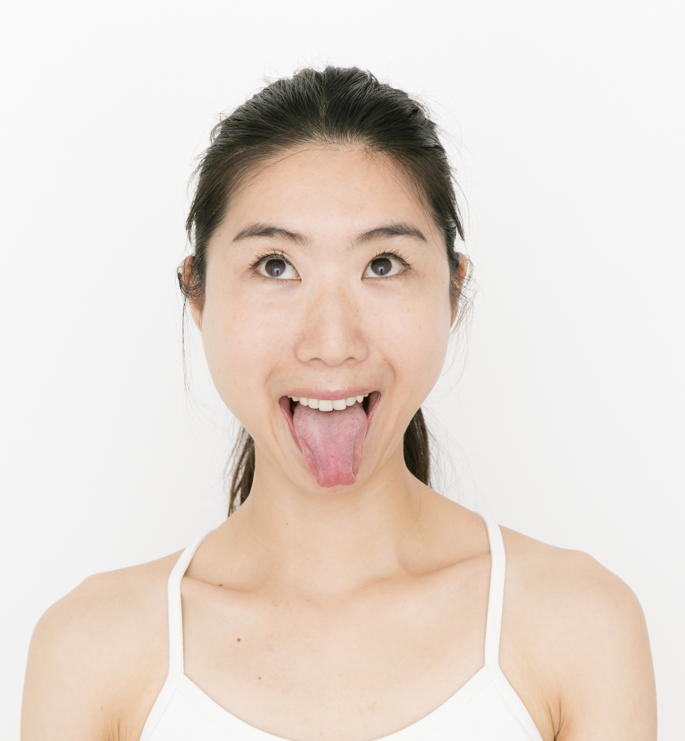 やってしまった…と後悔する前に！二日酔いに効く「あっかんべー」のポーズ
