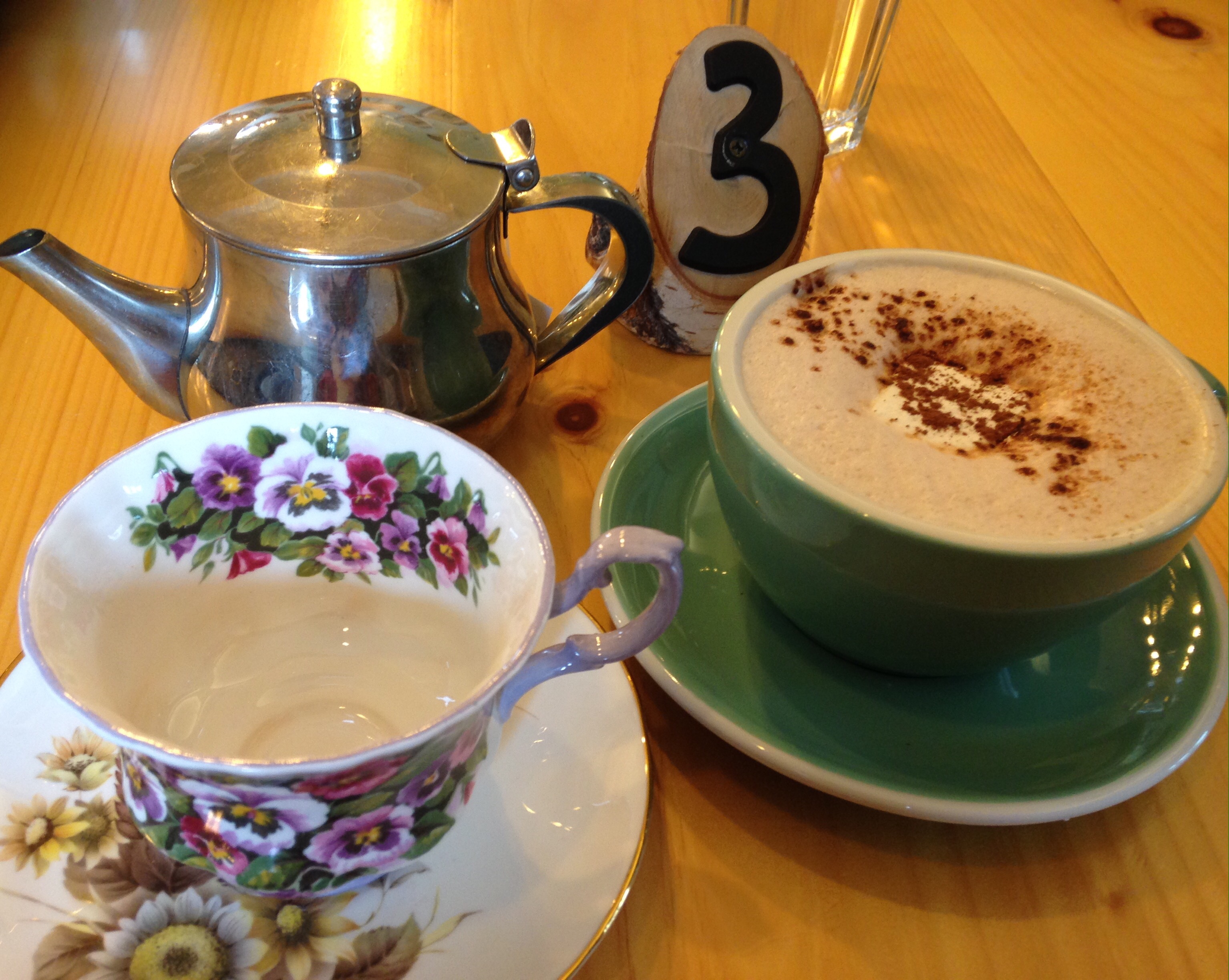オンタリオ湖畔のJuniper Cafeでの朝ごはん