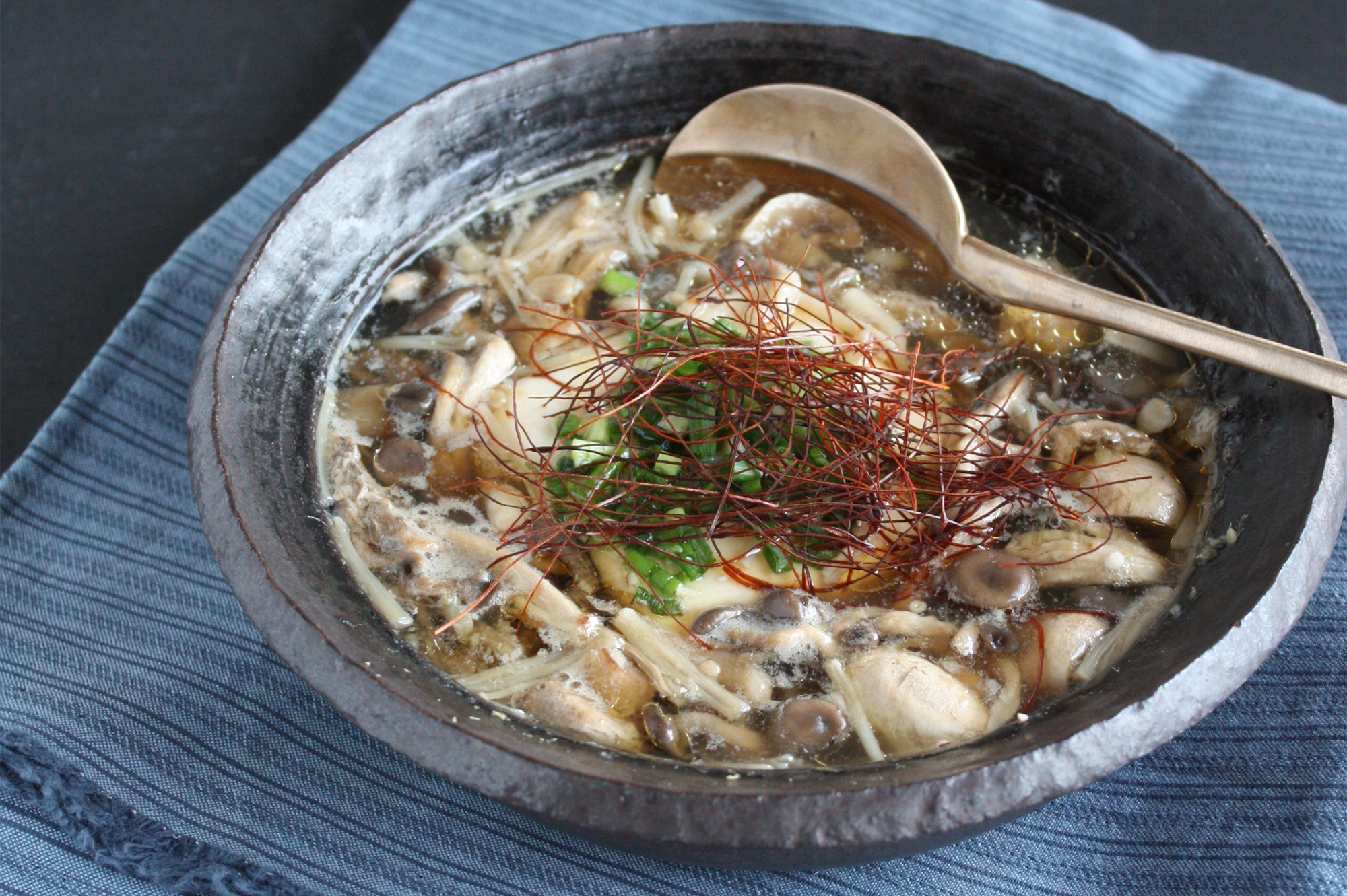 10分でできるヘルシーレシピ♪「豆腐ときのこの温か中華スープ」