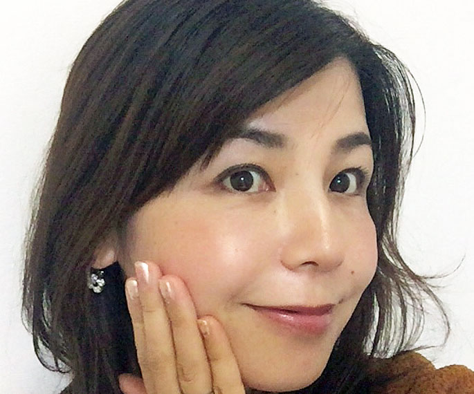 忙しい朝でも簡単！「しっとりツヤ肌」を作る冬のメイク術3つ