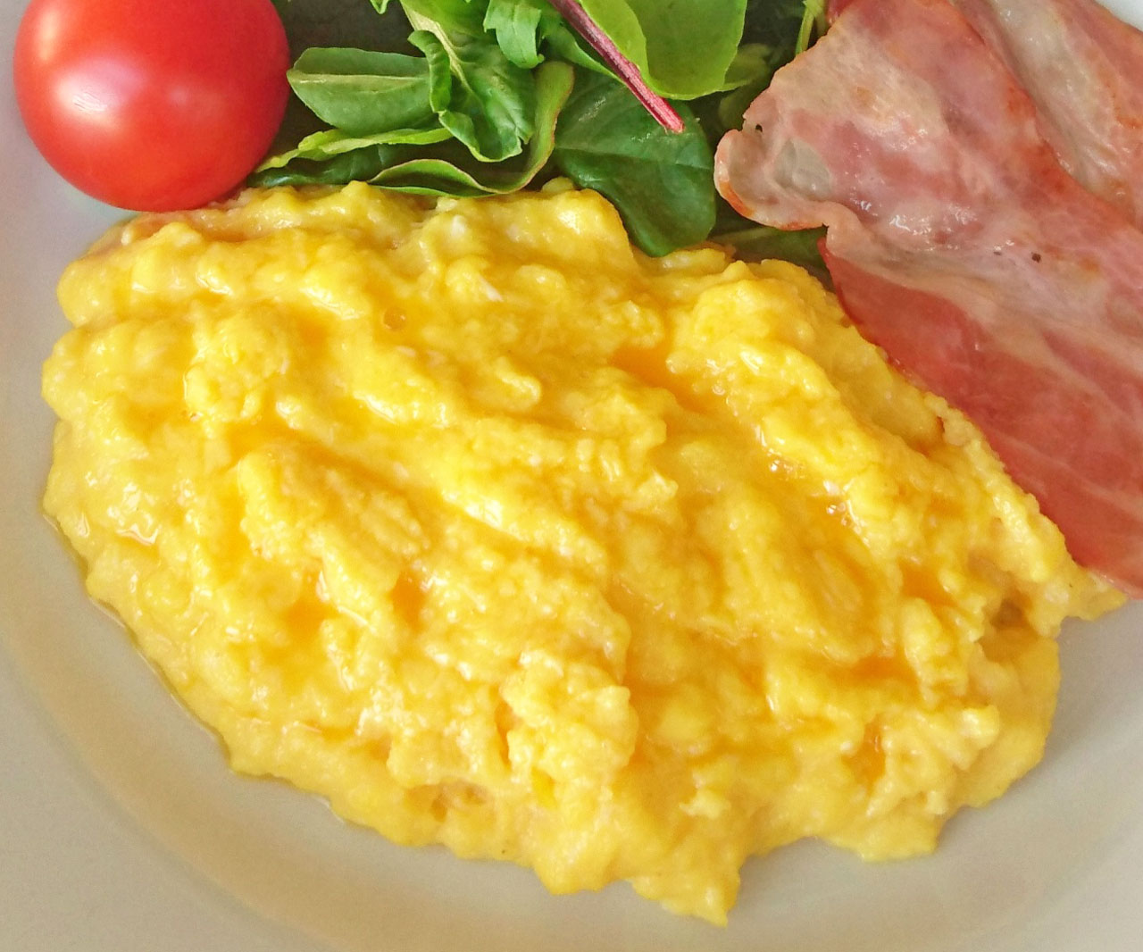とろとろ半熟卵がたまらない！基本の「スクランブルエッグ」