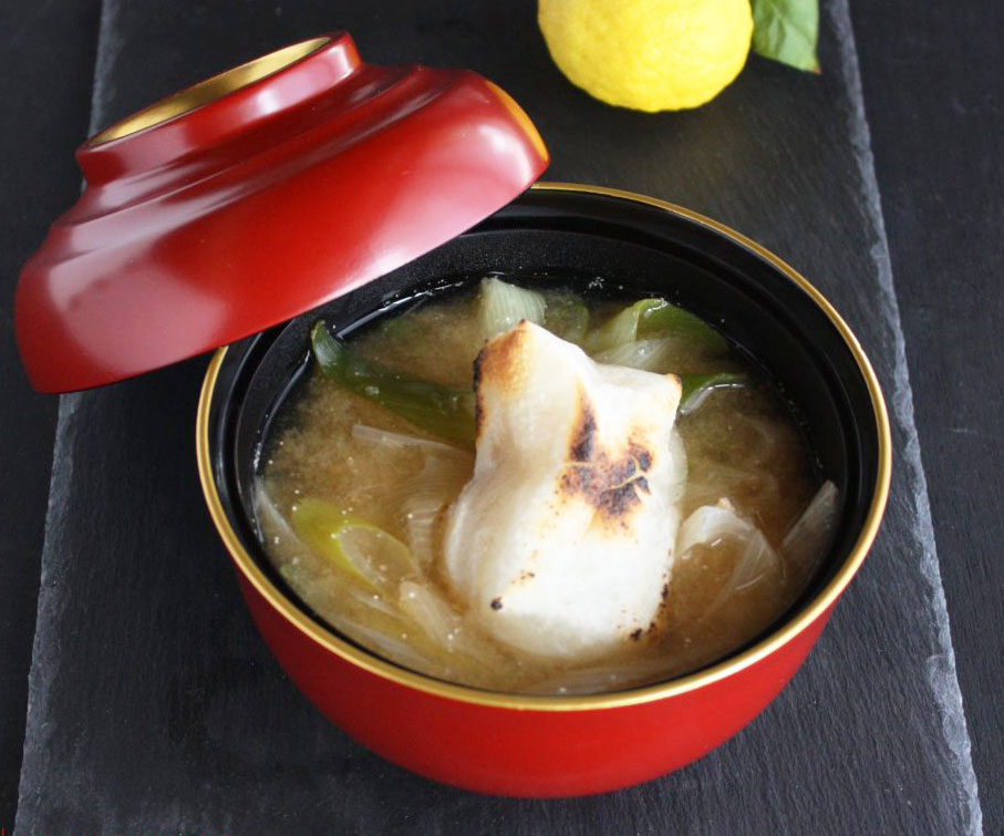 鶏がらスープの素で簡単♪明太子のぷちぷちにハマる「ねぎだく雑煮」