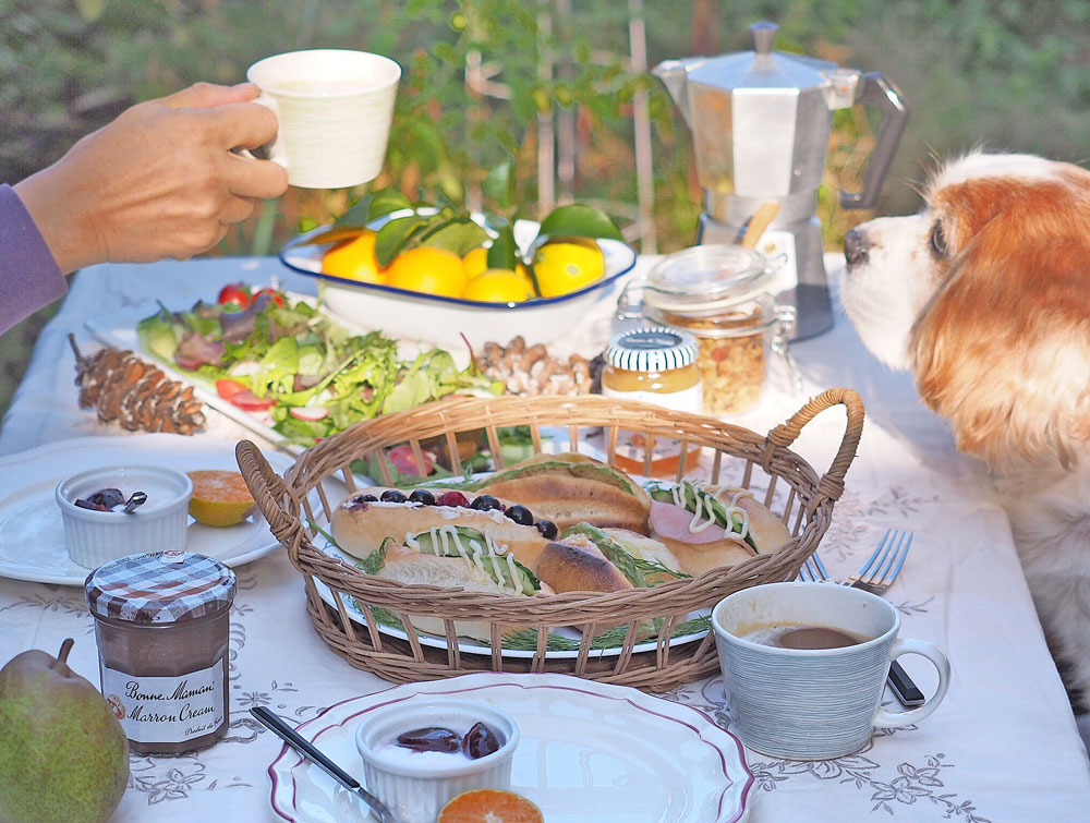 休日は家族３人でお庭で朝食を。わたしのお気に入りの朝時間