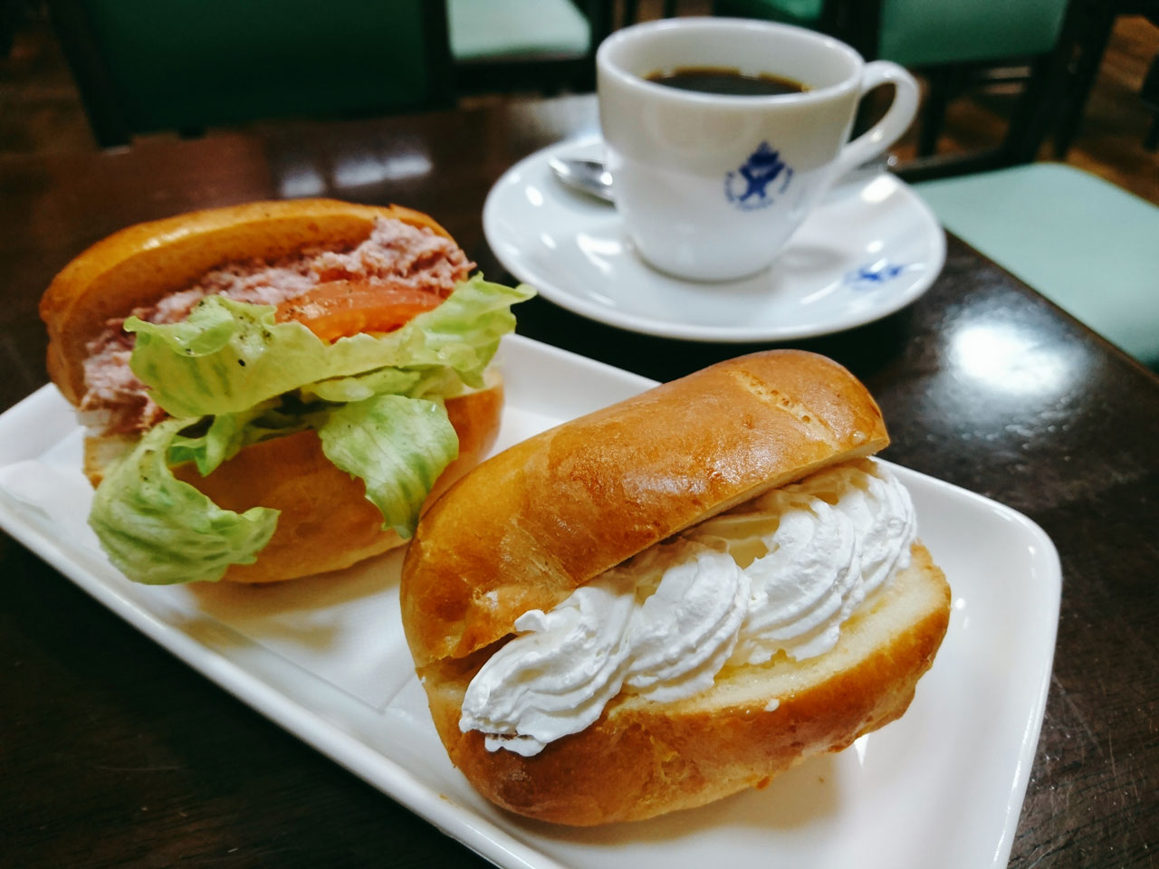 【神戸・元町】老舗純喫茶のお得すぎるロールサンドセット@エビアンコーヒー