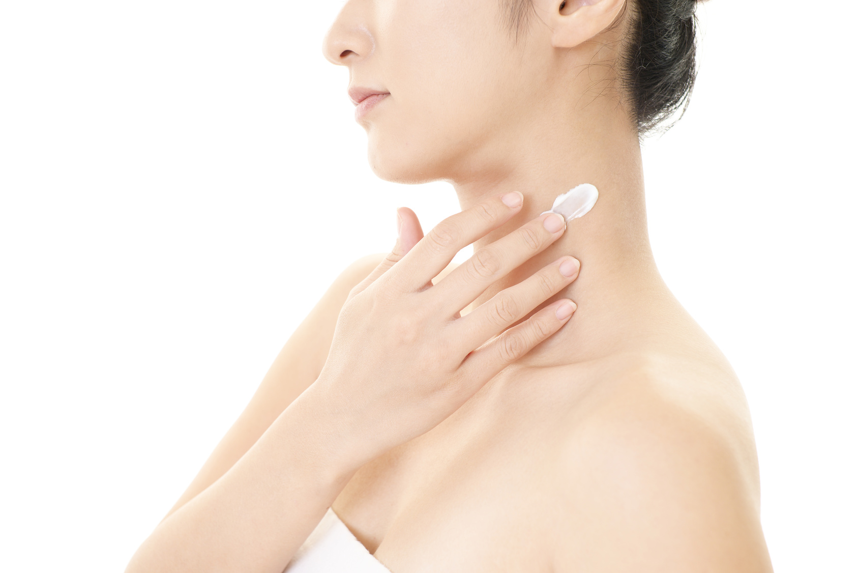 もう増やさない!老けて見えちゃう「首のシワ」徹底解消法4つ