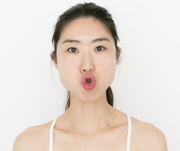 ぷっくりセクシー♪グラマラスな唇になる「チューください」のポーズ