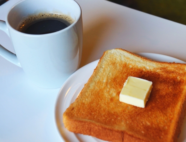 そのままより美味しくなる！私の定番「食パンのおとも」5選