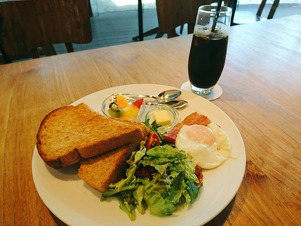 【大阪・梅田】「滝」をみながら…都会の中心でモーニング！@La Terrasse Cafe et dessert