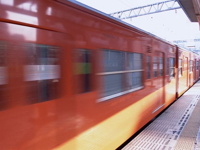 「電車に間に合いそう」を5単語の英語で言うと？
