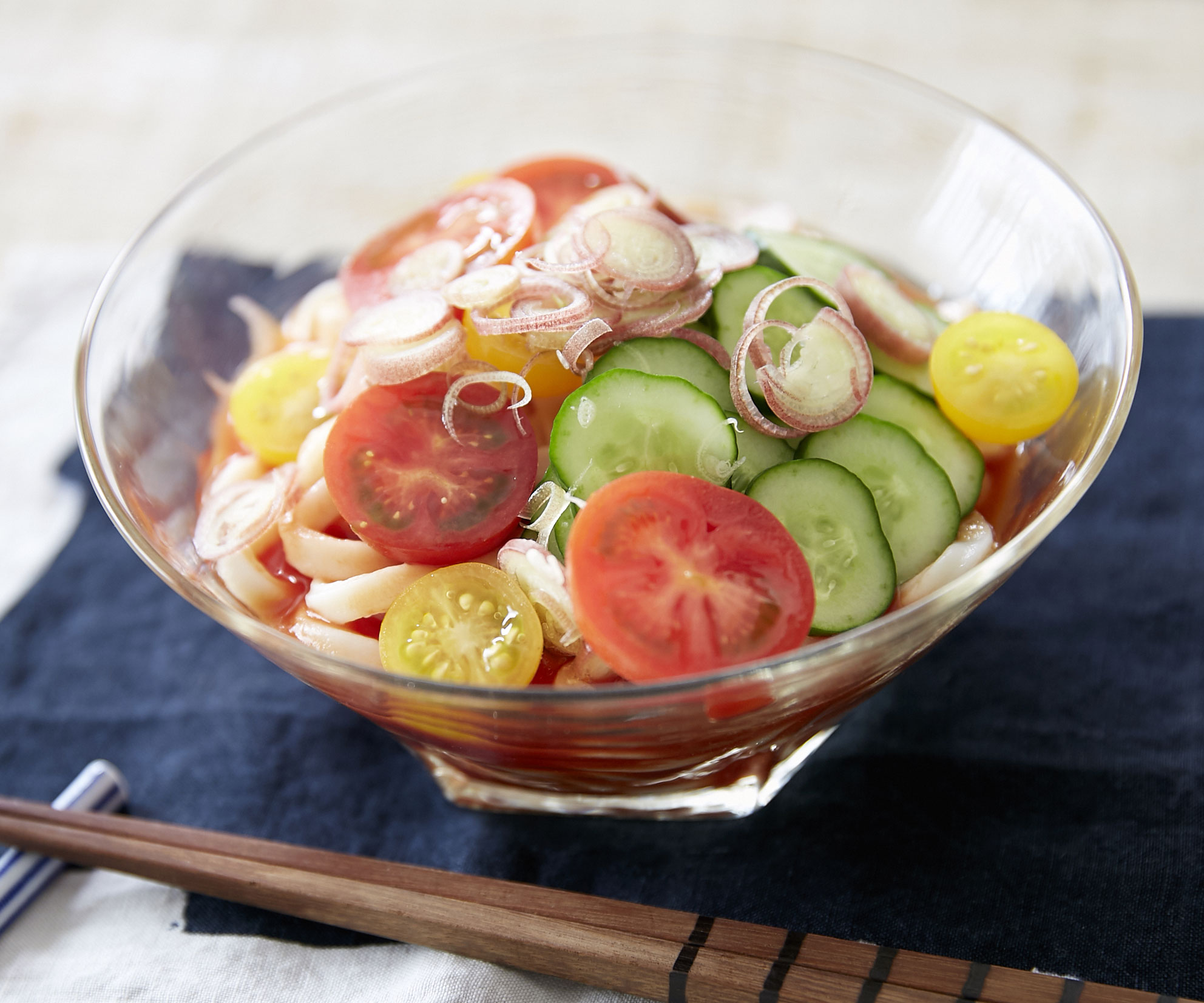 火を使わず時短でラクラク！トマトジュースでつくる「冷製トマトうどん」