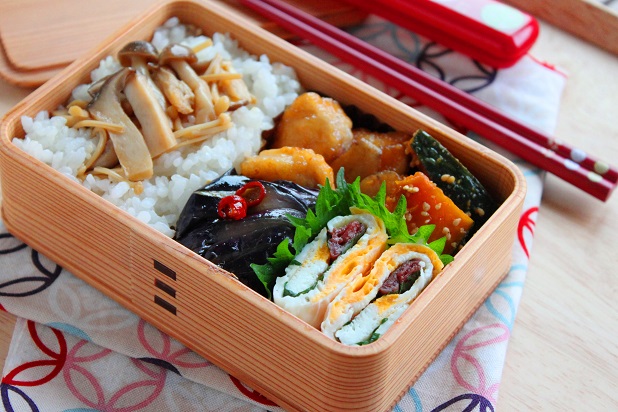 簡単すぎる美味おかず！「両面目玉焼き梅しそ味」のお弁当