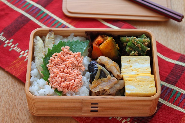 焦がさずふんわり仕上げるコツって？「甘い卵焼き」のお弁当