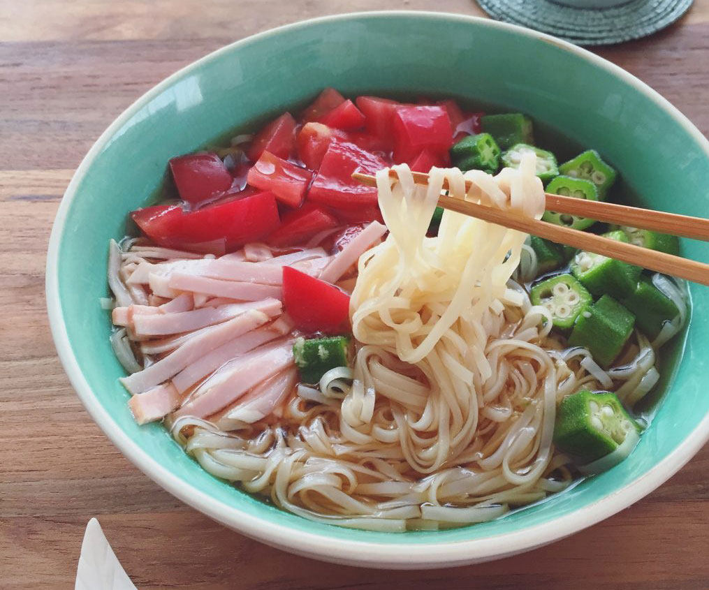 カルディの便利食材で！茹でずに5分でできる「冷たい野菜麺」