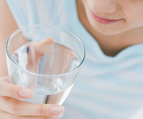 目覚めの1杯で気分爽快！「炭酸水」の見逃せない美容効果3つ