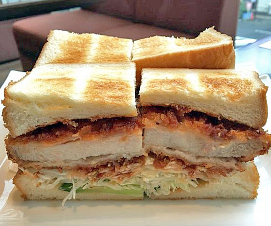 パン好きさんにおすすめ！「支留比亜珈琲店」の絶品カツサンド♪