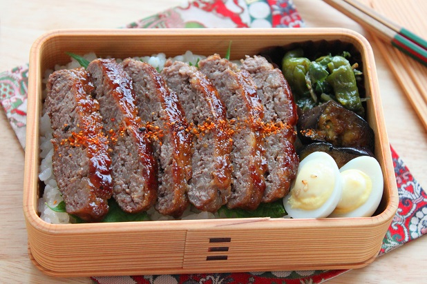 牛こま肉で簡単ジューシー！「やわらかステーキ丼」のお弁当