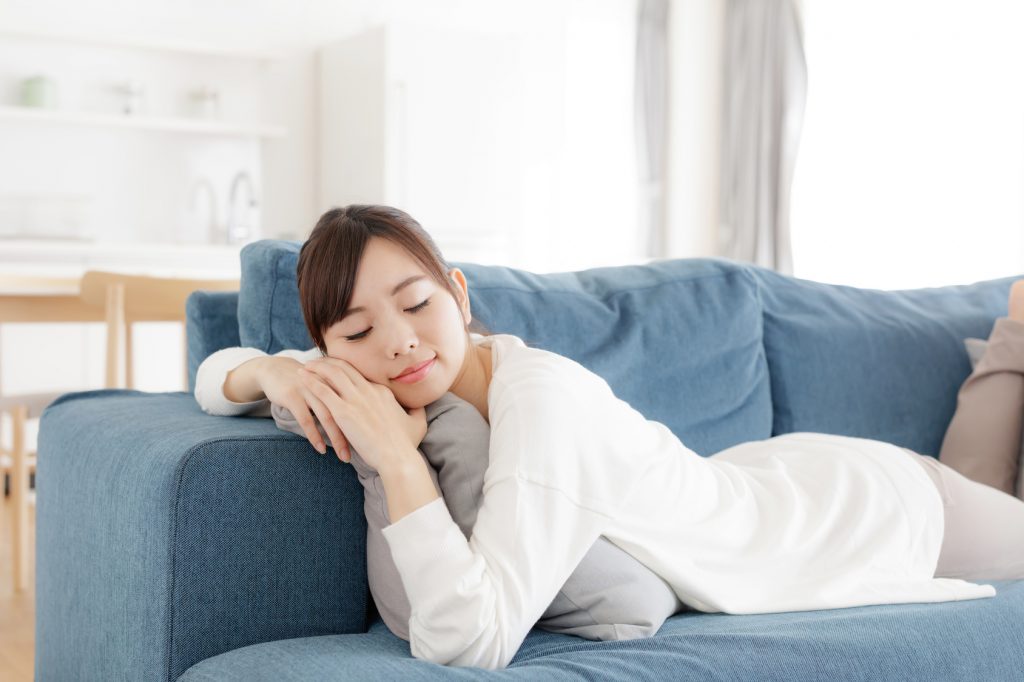 昼寝・女性