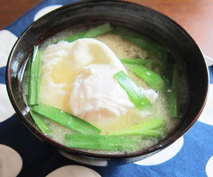 【立冬の朝に】カラダを温める目覚めの一杯♪「ニラ玉お味噌汁」