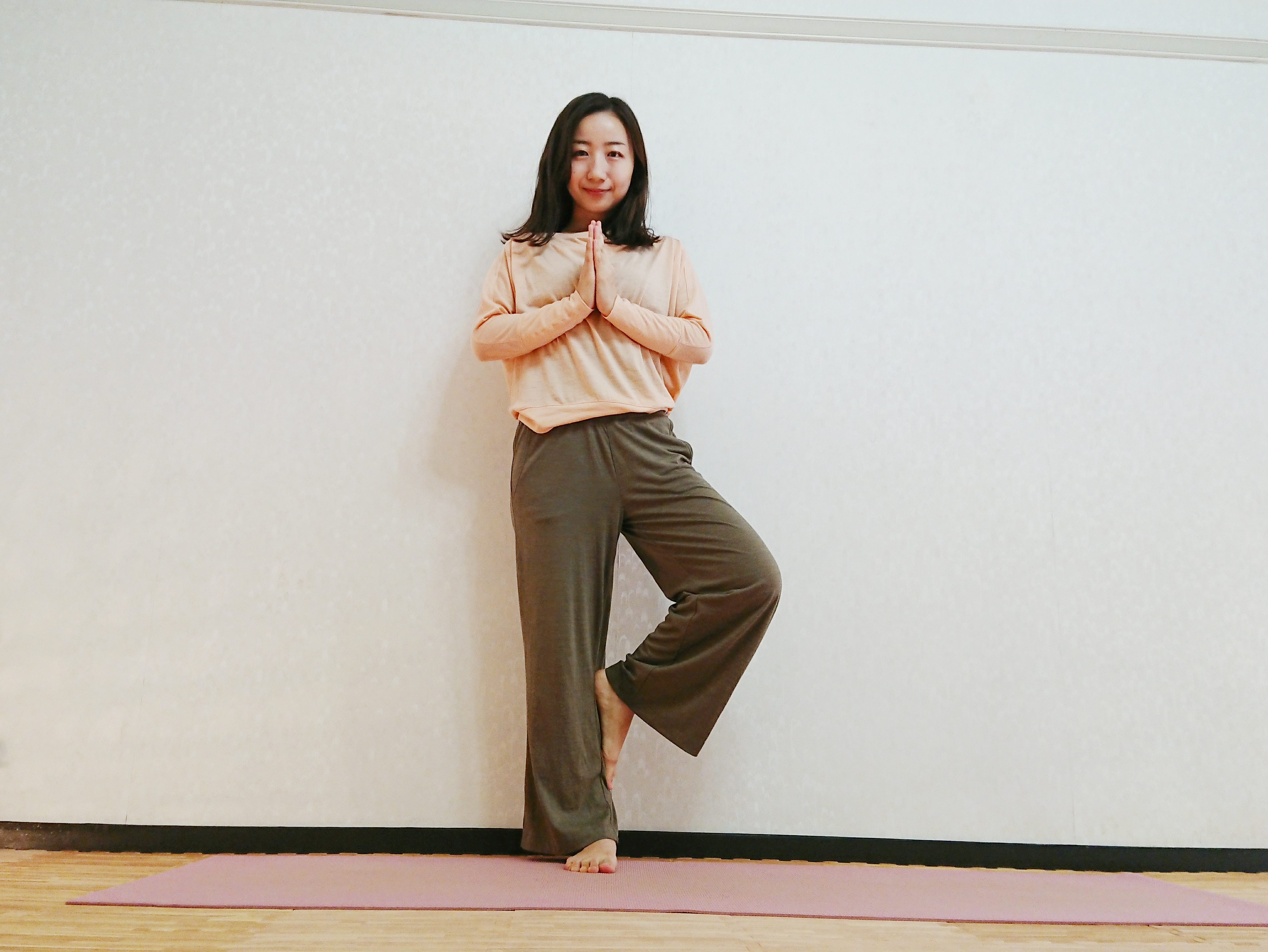 集中力アップ！立ったまま簡単にできる「木のポーズ」