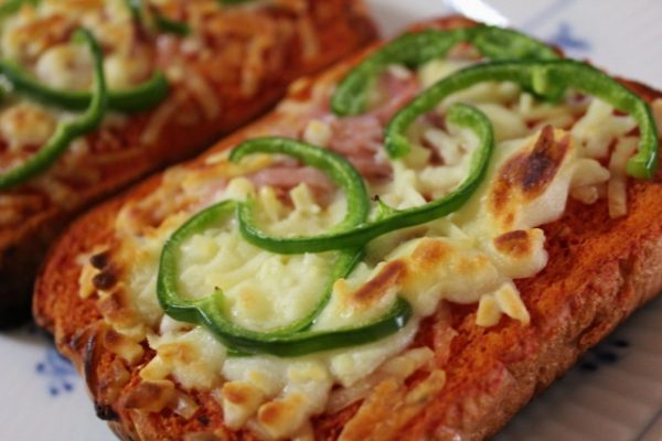 朝食にぴったり！おいしさがアップする「ピザトースト」4つのコツ
