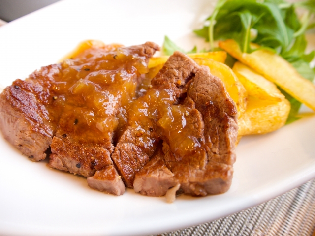 家にあるアレで簡単！「お肉を柔らかくする方法」2つ