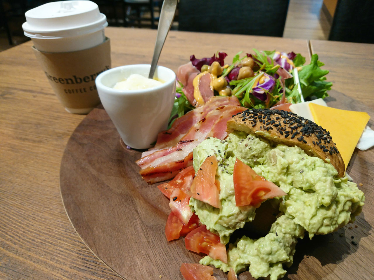 【大阪】溢れんばかり！贅沢パワーサラダのモーニング@Greenberry’s Coffee
