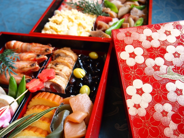 かまぼこは魔除け！？知ると食べたくなる「おせち料理」の意味いろいろ♪