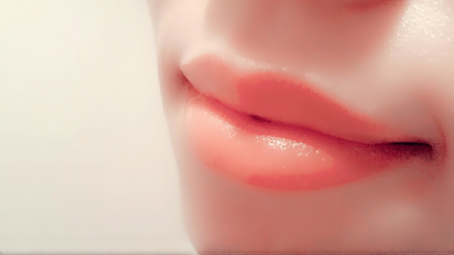 もうカサカサしない！1日中「ぷるぷる唇」で過ごすヒント2つ
