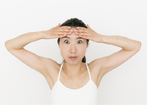 たるみ解消☆ぱっちり目元に「双眼鏡のポーズ」 たるみ解消☆ぱっちり目元に「双眼鏡のポーズ」
