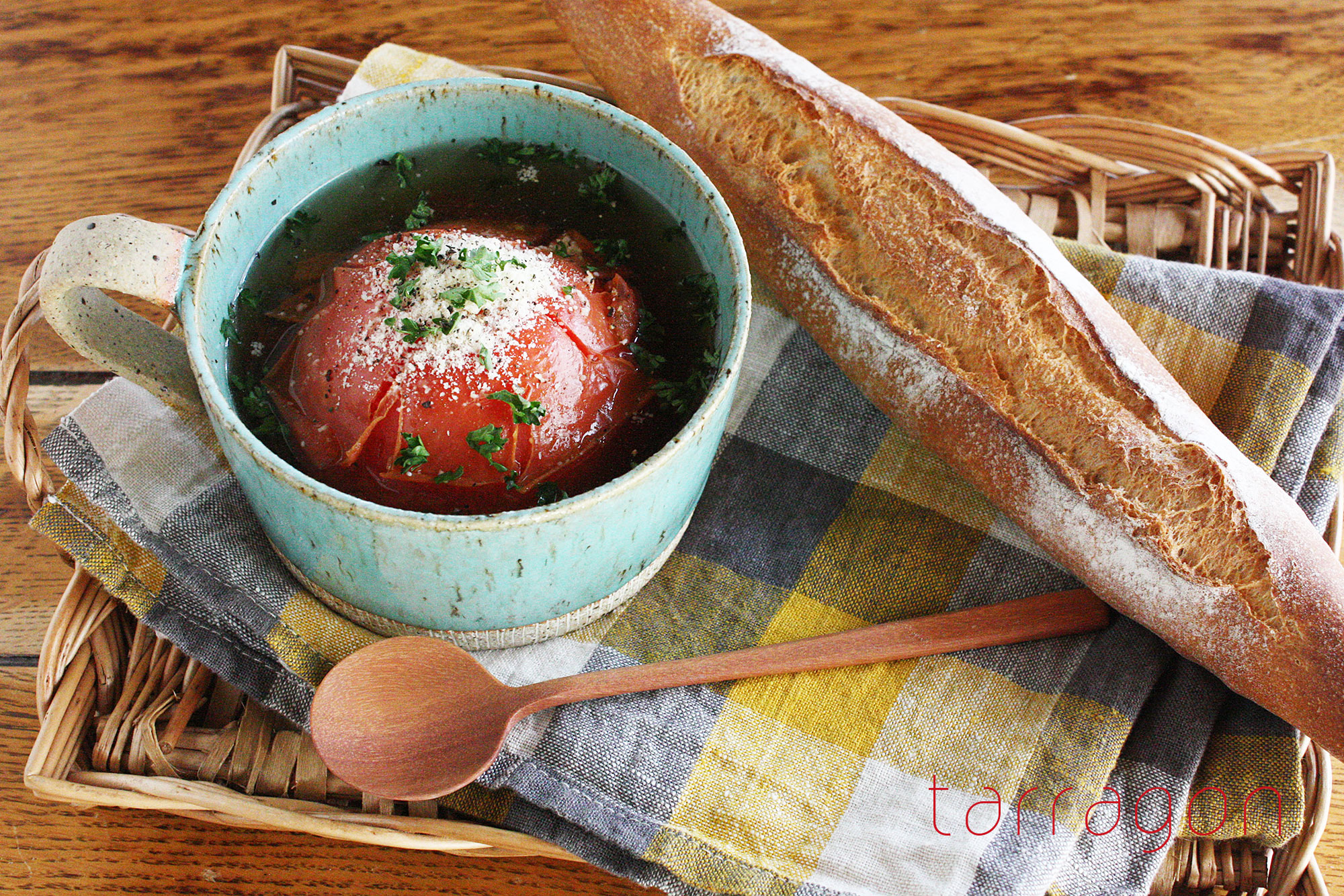 レンジで4分♪崩しながら食べる「まるごとトマトスープ」