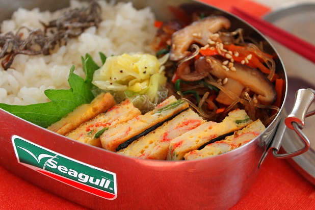 卵焼きより楽ちん♪「カニ玉の海苔サンドオムレツ」のお弁当