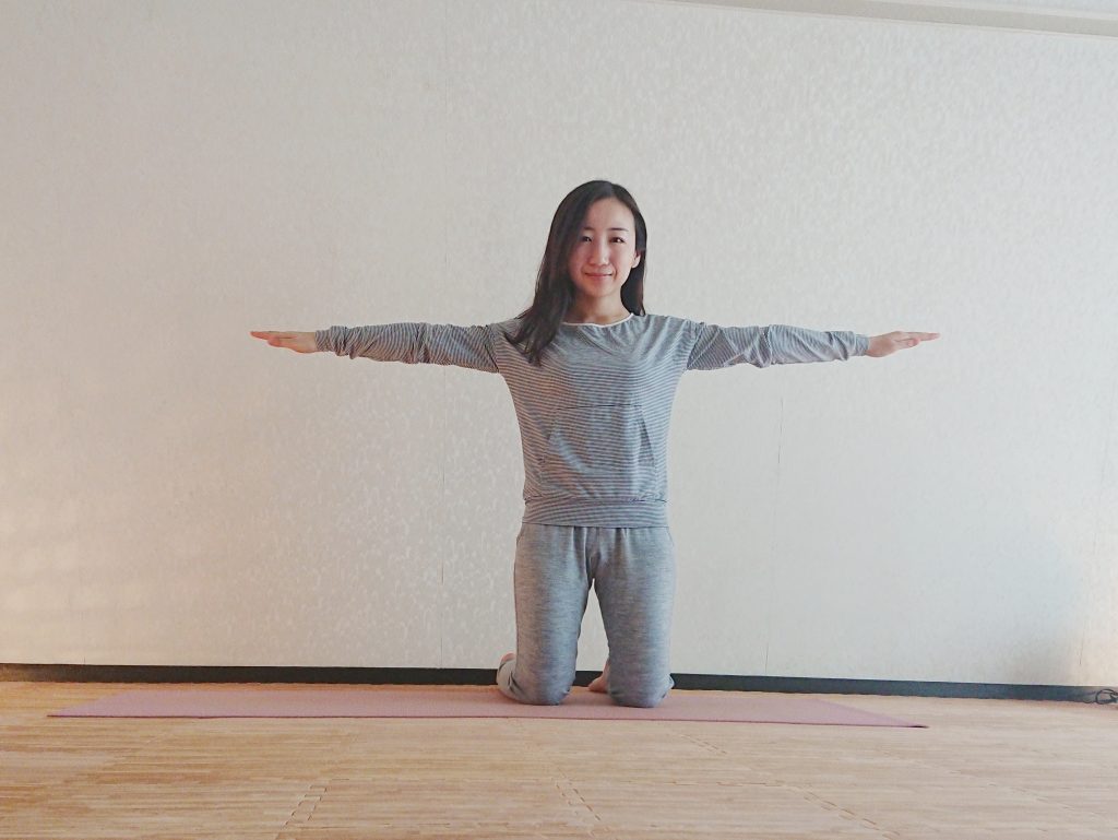ヨガで痩せやすい身体に!「半月のポーズ」のやさしいバリエーション ヨガで痩せやすい身体に!「半月のポーズ」のやさしいバリエーション