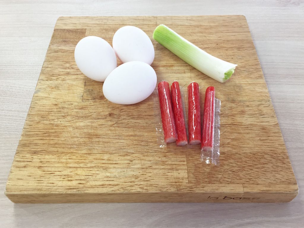 「冷凍からのレンチン! やせるおかず 作りおき」掲載の「かにたま」の材料3つ 「冷凍からのレンチン! やせるおかず 作りおき」掲載の「かにたま」の材料3つ