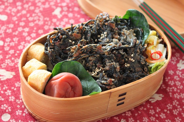 ごはん少しでも大満足！「梅ひじきのおやき」ヘルシー弁当