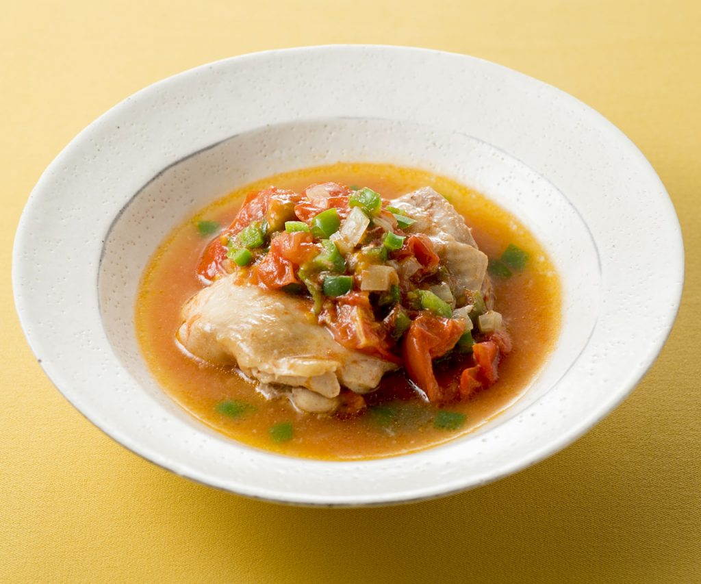 『冷凍からのレンチン!やせるおかず 作りおき』に掲載されている「鶏肉のトマピーソース」 『冷凍からのレンチン!やせるおかず 作りおき』に掲載されている「鶏肉のトマピーソース」