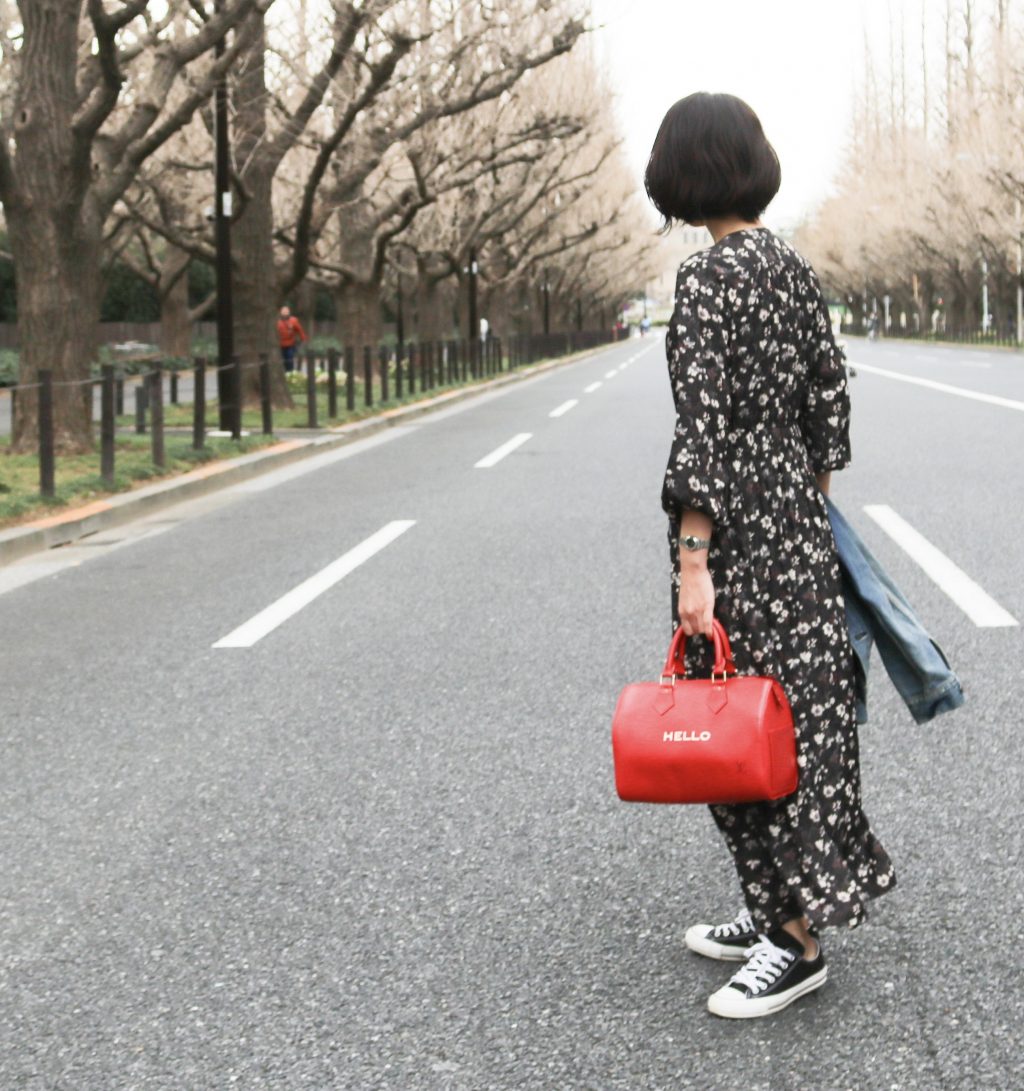 行楽にもきれいめスタイルに使える!春の「スニーカー」コーデ 行楽にもきれいめスタイルに使える!春の「スニーカー」コーデ