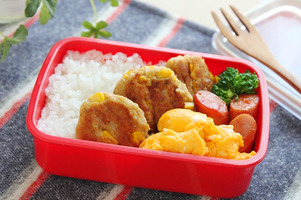 お肉いらずで簡単♪「ツナとコーンのやわらかバーグ」のお弁当レシピ