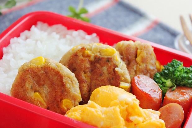 お肉いらずで簡単♪「ツナとコーンのやわらかバーグ」のお弁当レシピ