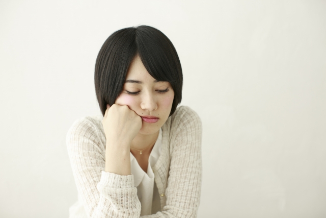 面白くなさそうな女性 面白くなさそうな女性